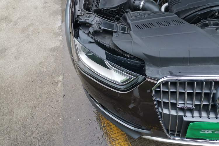 Used Audi A4 2013 40 TFSI allroad quattro Comfort model Right Front Headlight