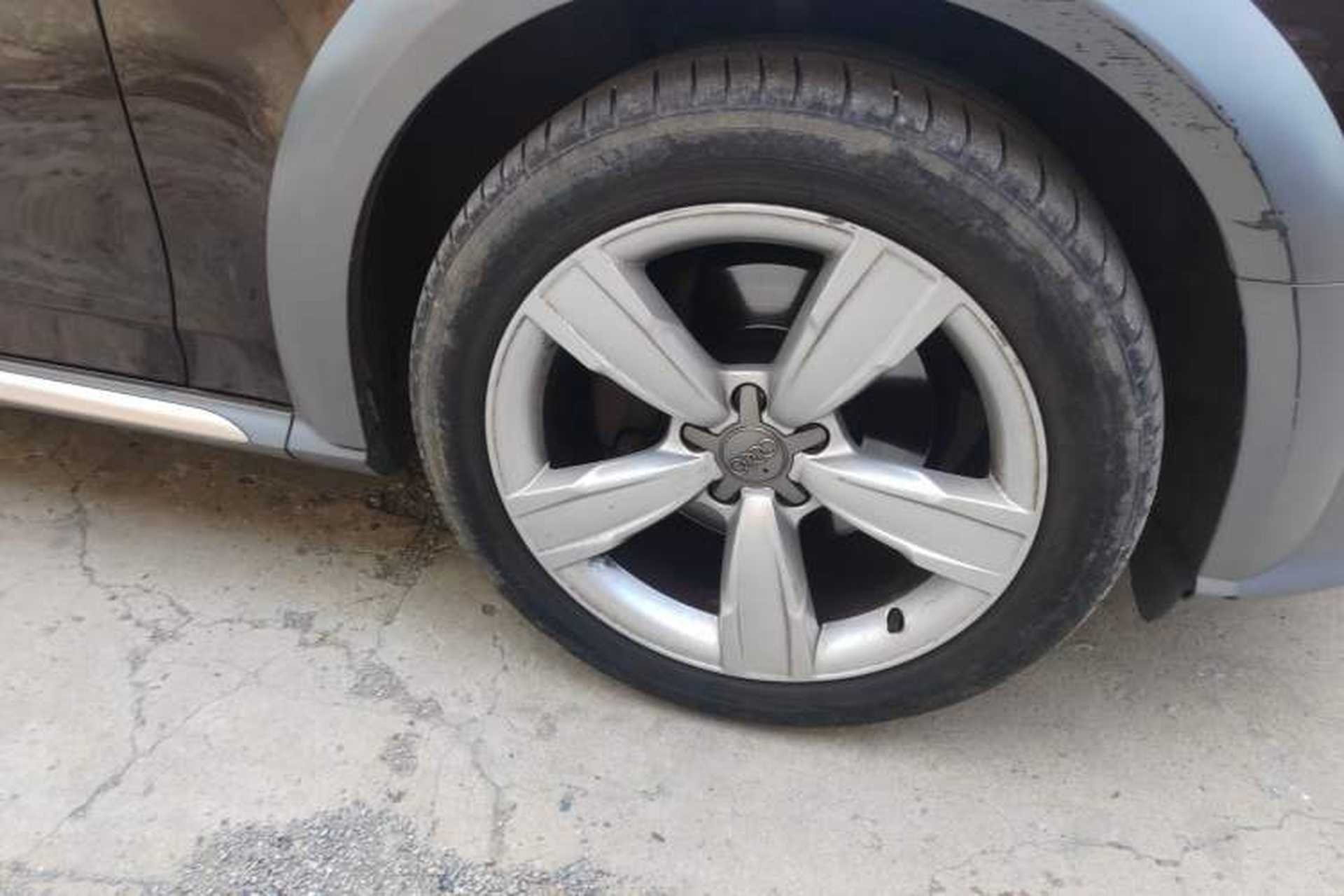 Used Audi A4 2013 40 TFSI allroad quattro Luxury Model Right Front Wheel Hub