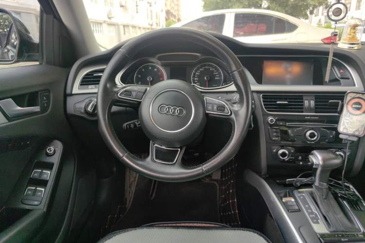 Used Audi A4 2013 40 TFSI allroad quattro Comfort model Steering Wheel