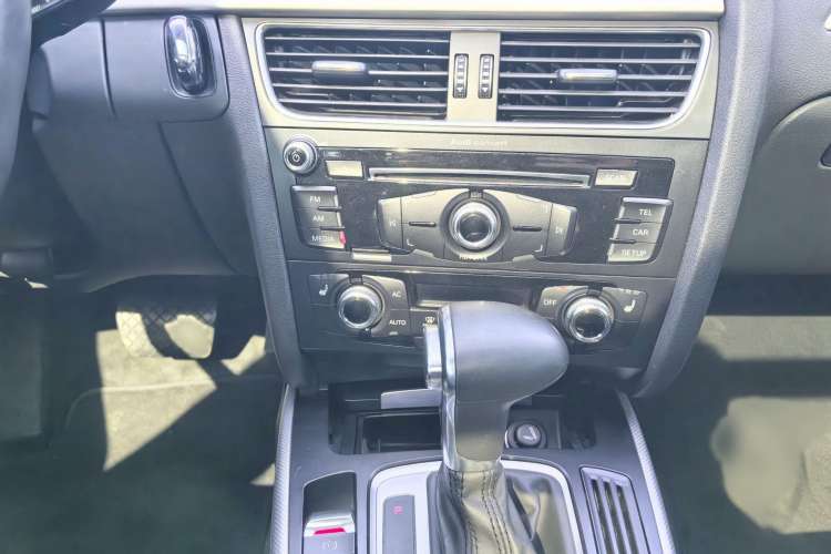 Used Audi A4 2013 40 TFSI allroad quattro Comfort model Audio And AC Panel