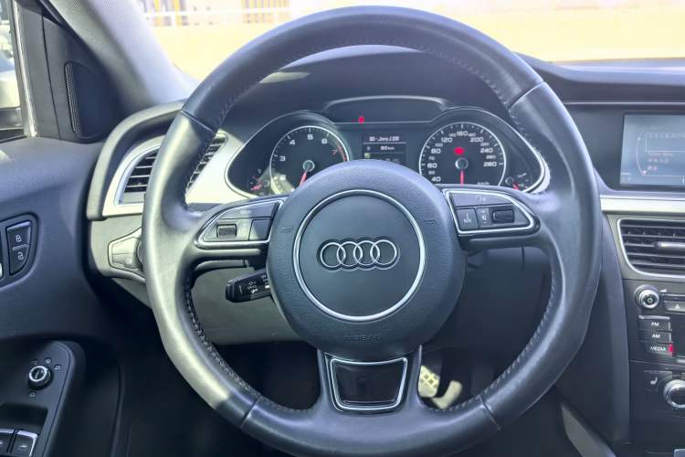 Used Audi A4 2013 40 TFSI allroad quattro Comfort model Steering Wheel