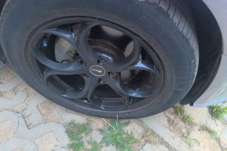 Used Audi A4 2013 40 TFSI allroad quattro Comfort model Right Front Wheel Hub