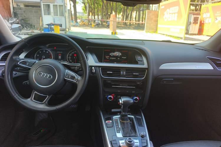 Used Audi A4 2013 40 TFSI allroad quattro Luxury Model Center Console