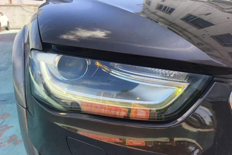 Used Audi A4 2013 40 TFSI allroad quattro Luxury Model Right Front Headlight
