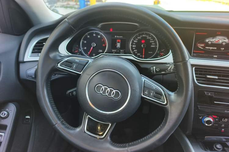 Used Audi A4 2013 40 TFSI allroad quattro Luxury Model Steering Wheel
