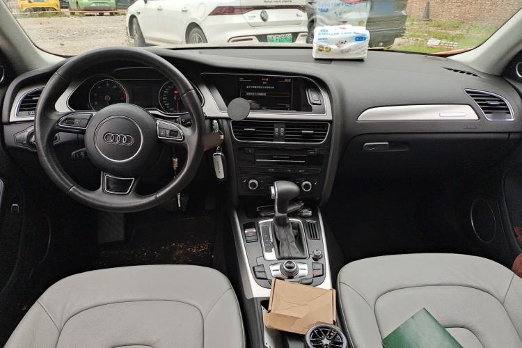 Used Audi A4 2013 40 TFSI allroad quattro Luxury Model Center Console