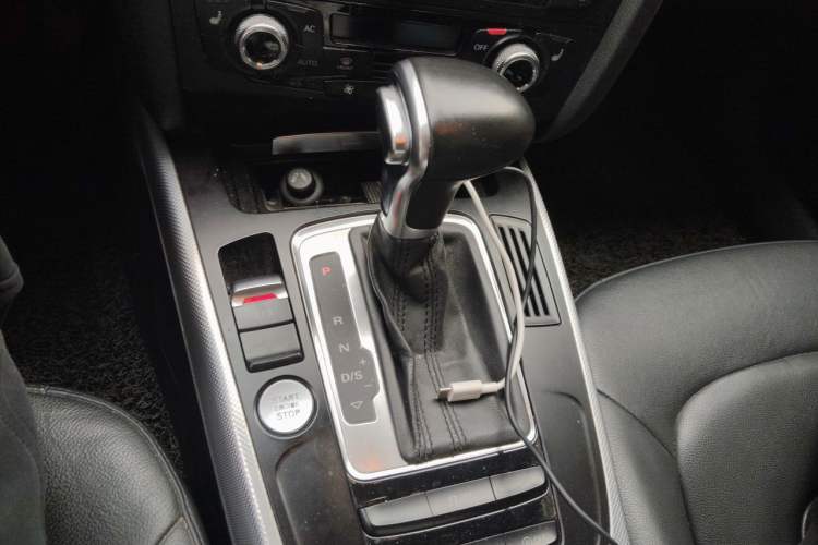 Used Audi A4 2013 40 TFSI allroad quattro Comfort model Gear Lever