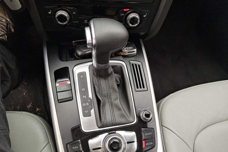 Used Audi A4 2013 40 TFSI allroad quattro Luxury Model Gear Lever