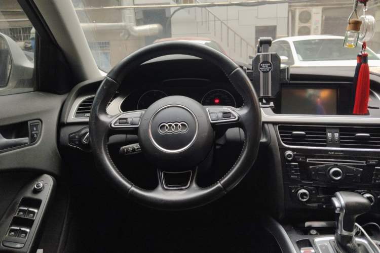 Used Audi A4 2013 40 TFSI allroad quattro Comfort model Steering Wheel