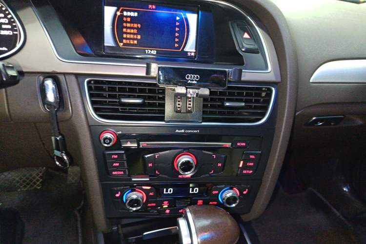Used Audi A4 2013 40 TFSI allroad quattro Comfort model Audio And AC Panel