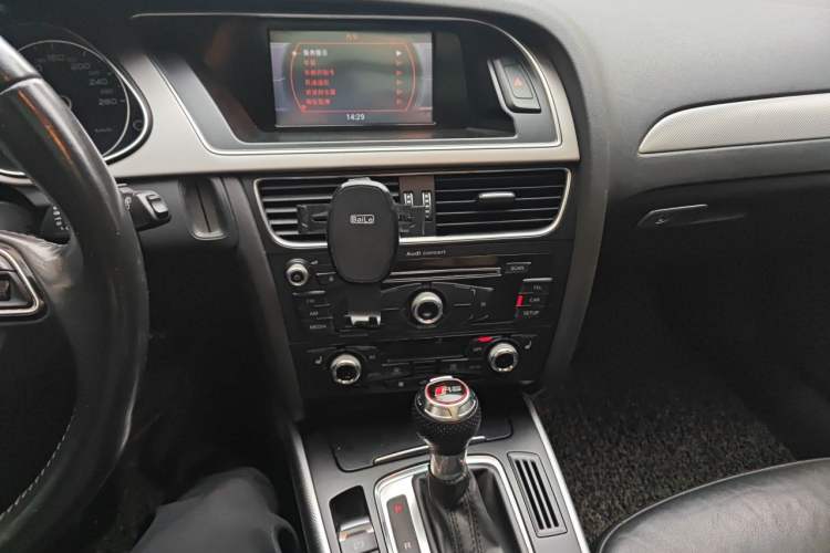 Used Audi A4 2013 40 TFSI allroad quattro Comfort model Audio And AC Panel