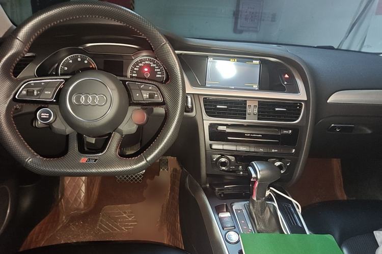 Used Audi A4 2013 40 TFSI allroad quattro Luxury Model Center Console