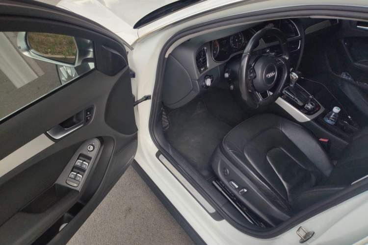 Used Audi A4 2013 40 TFSI allroad quattro Comfort model Driver Seat