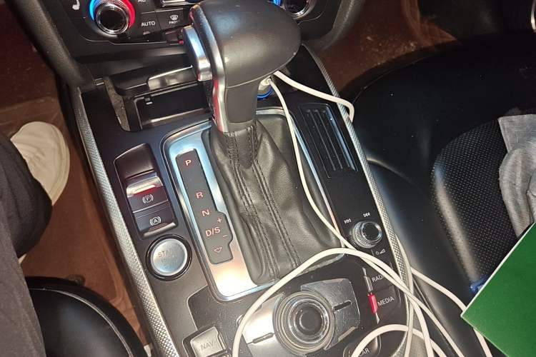 Used Audi A4 2013 40 TFSI allroad quattro Luxury Model Gear Lever