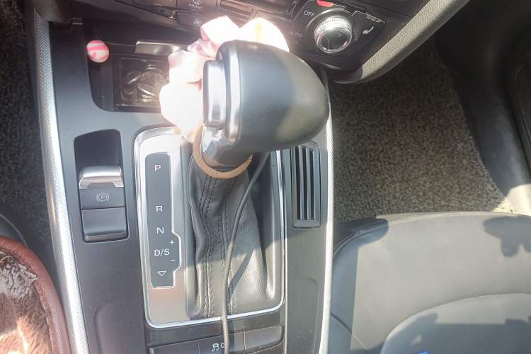 Used Audi A4 2013 40 TFSI allroad quattro Comfort model Gear Lever