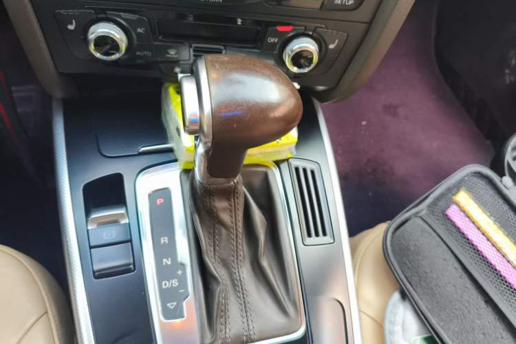 Used Audi A4 2013 40 TFSI allroad quattro Comfort model Gear Lever