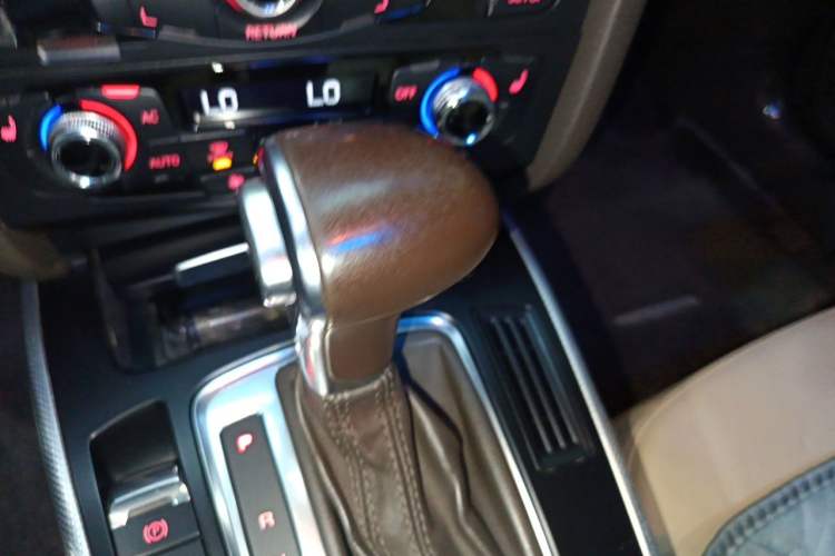 Used Audi A4 2013 40 TFSI allroad quattro Comfort model Gear Lever