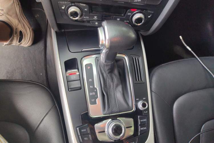 Used Audi A4 2013 40 TFSI allroad quattro Comfort model Gear Lever