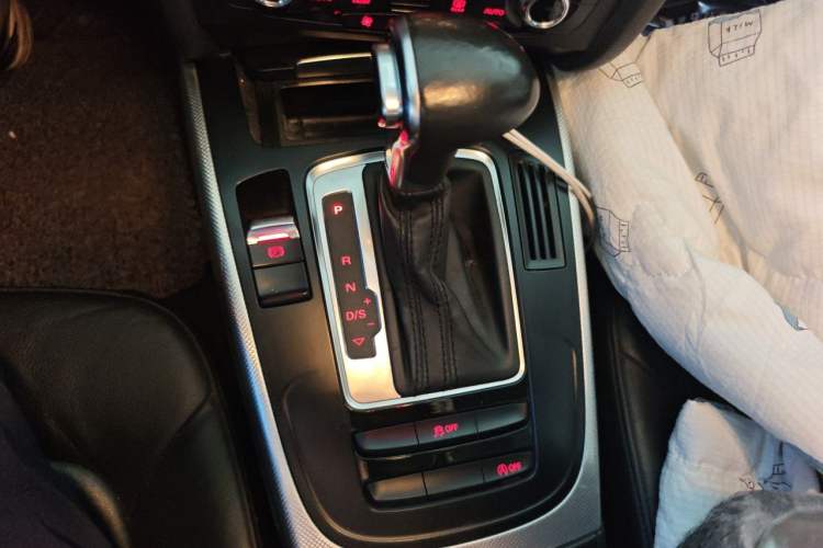 Used Audi A4 2013 40 TFSI allroad quattro Comfort model Gear Lever