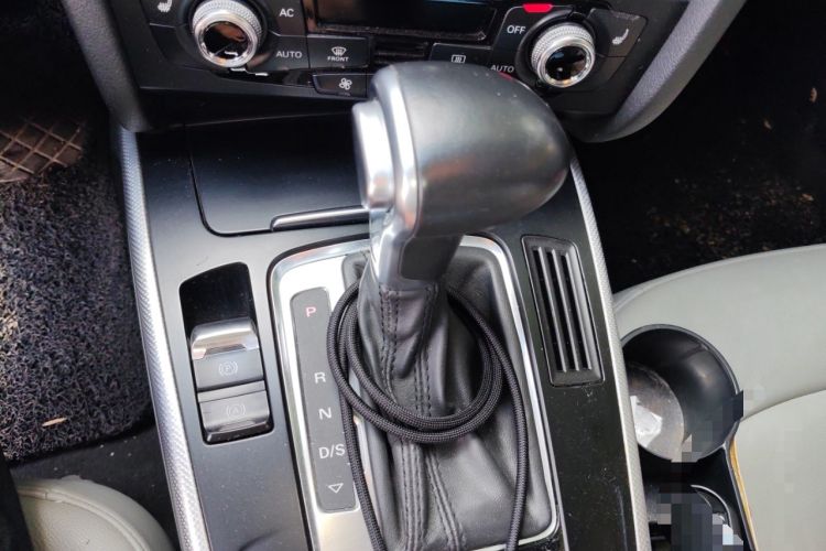 Used Audi A4 2013 40 TFSI allroad quattro Comfort model Gear Lever