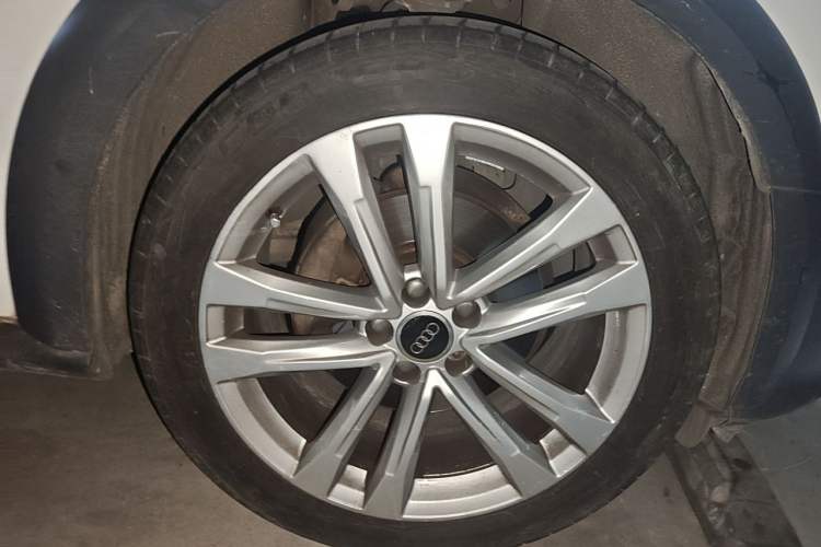 Used Audi A4 2013 40 TFSI allroad quattro Luxury Model Right Front Wheel Hub