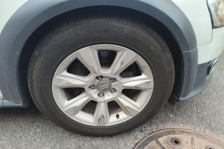 Used Audi A4 2013 40 TFSI allroad quattro Comfort model Right Front Wheel Hub