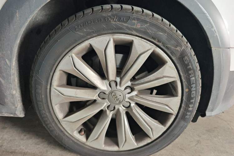 Used Audi A4 2013 40 TFSI allroad quattro Comfort model Right Front Wheel Hub