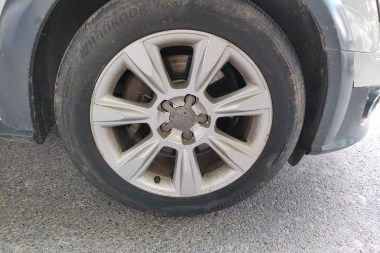 Used Audi A4 2013 40 TFSI allroad quattro Comfort model Right Front Wheel Hub