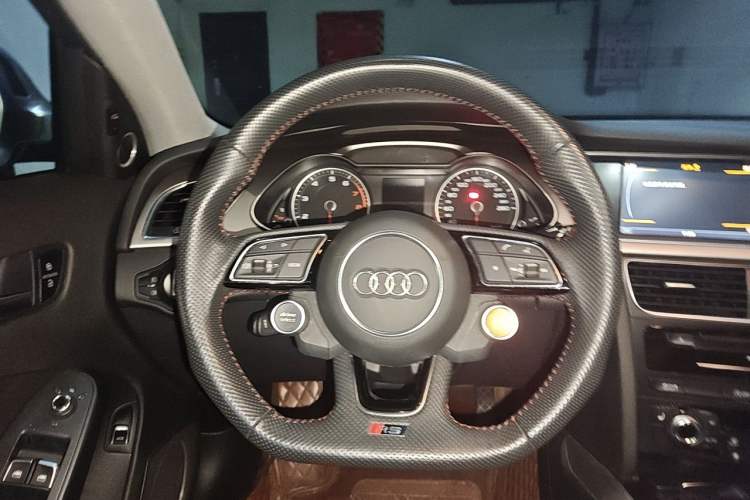 Used Audi A4 2013 40 TFSI allroad quattro Luxury Model Steering Wheel
