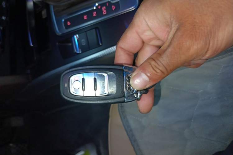 Used Audi A4 2013 40 TFSI allroad quattro Comfort model Vehicle Key
