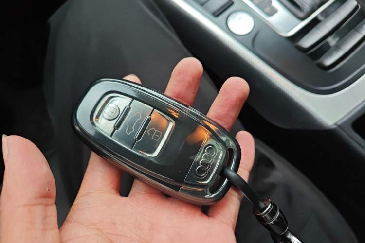 Used Audi A4 2013 40 TFSI allroad quattro Comfort model Vehicle Key