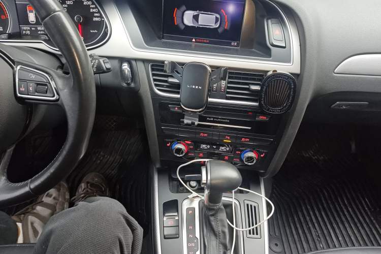 Used Audi A4 2014 40 TFSI allroad quattro plus version Audio And AC Panel