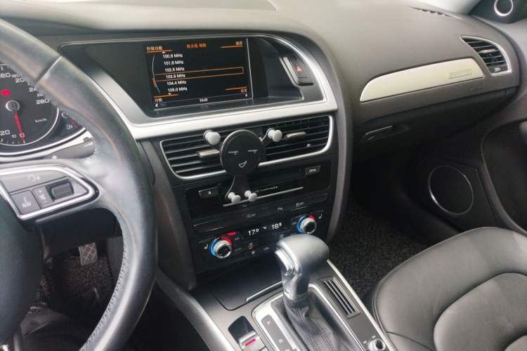 Used Audi A4 2014 40 TFSI allroad quattro plus version Audio And AC Panel