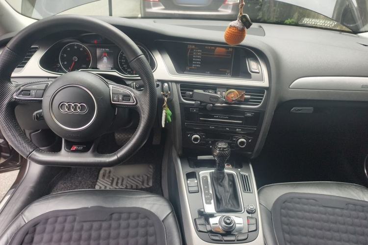Used Audi A4 2014 40 TFSI allroad quattro plus version Center Console