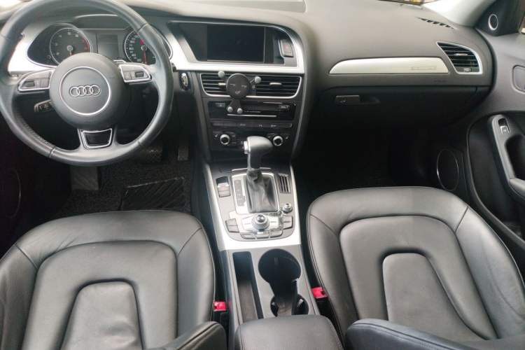 Used Audi A4 2014 40 TFSI allroad quattro plus version Center Console