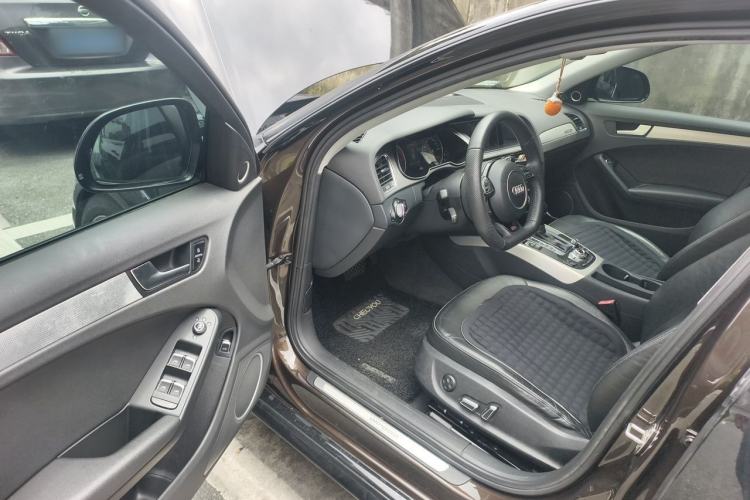 Used Audi A4 2014 40 TFSI allroad quattro plus version Driver Seat