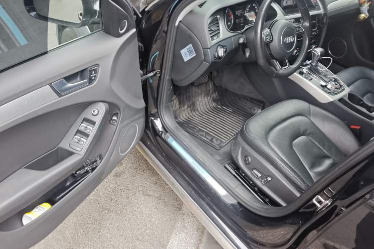 Used Audi A4 2014 40 TFSI allroad quattro plus version Driver Seat