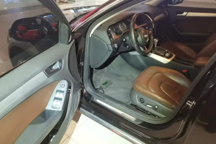 Used Audi A4 2014 40 TFSI allroad quattro plus version Driver Seat