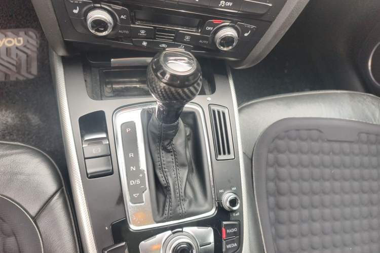 Used Audi A4 2014 40 TFSI allroad quattro plus version Gear Lever