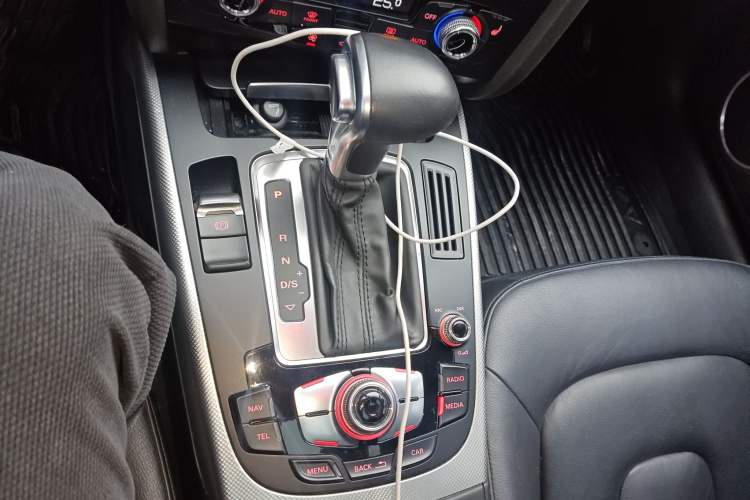 Used Audi A4 2014 40 TFSI allroad quattro plus version Gear Lever