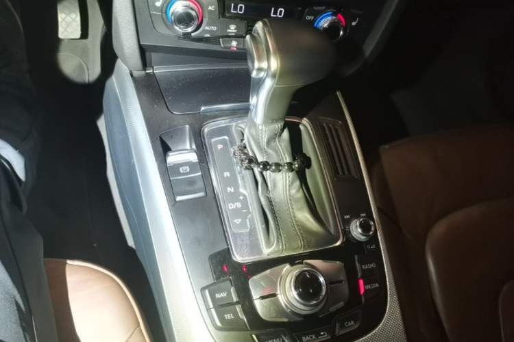 Used Audi A4 2014 40 TFSI allroad quattro plus version Gear Lever