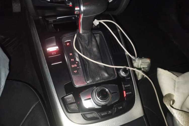 Used Audi A4 2014 40 TFSI allroad quattro plus version Gear Lever