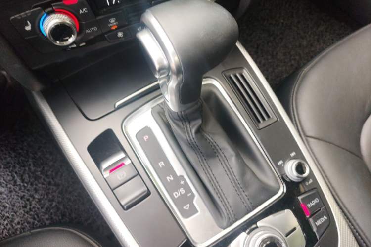 Used Audi A4 2014 40 TFSI allroad quattro plus version Gear Lever