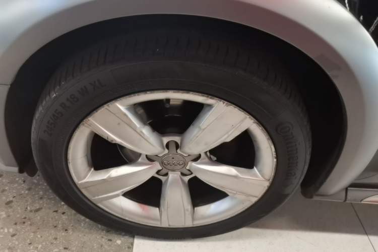 Used Audi A4 2014 40 TFSI allroad quattro plus version Left Front Wheel Hub