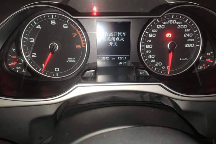 Used Audi A4 2014 40 TFSI allroad quattro plus version Odometer Close Up