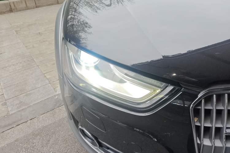 Used Audi A4 2014 40 TFSI allroad quattro plus version Right Front Headlight