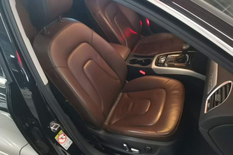Used Audi A4 2014 40 TFSI allroad quattro plus version Right Front Seat