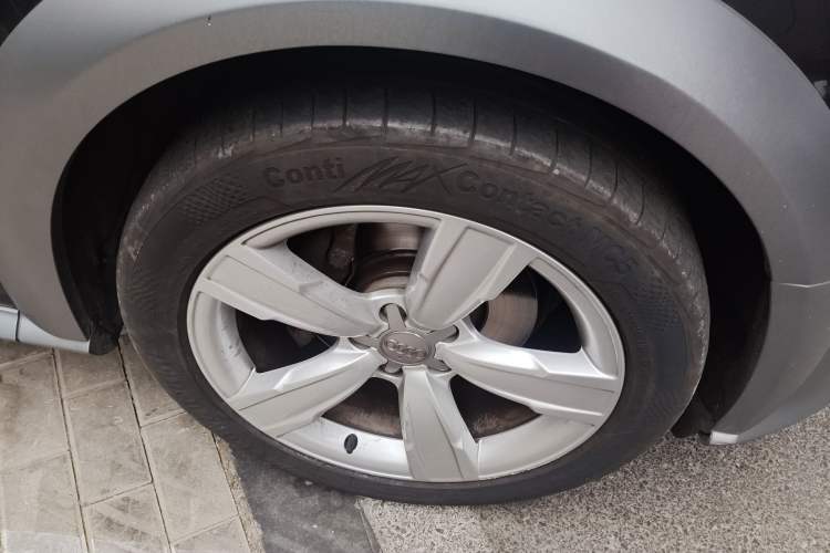 Used Audi A4 2014 40 TFSI allroad quattro plus version Right Front Wheel Hub