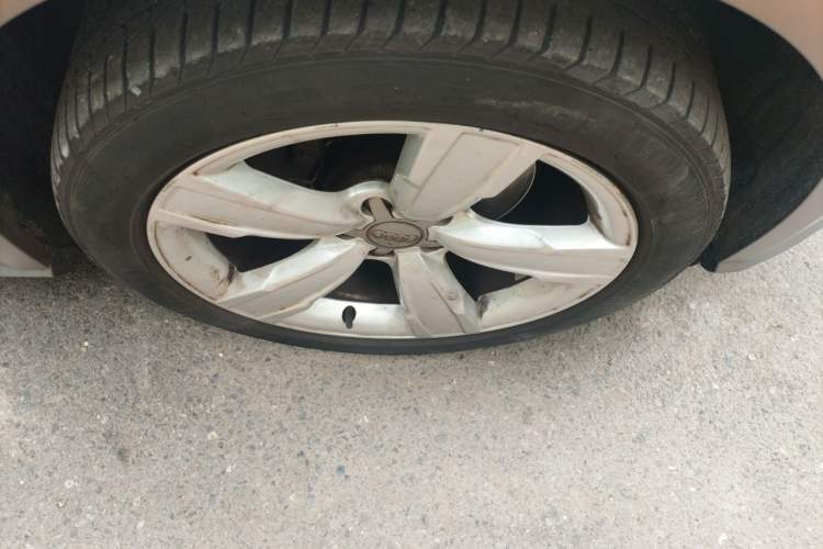 Used Audi A4 2014 40 TFSI allroad quattro plus version Right Front Wheel Hub