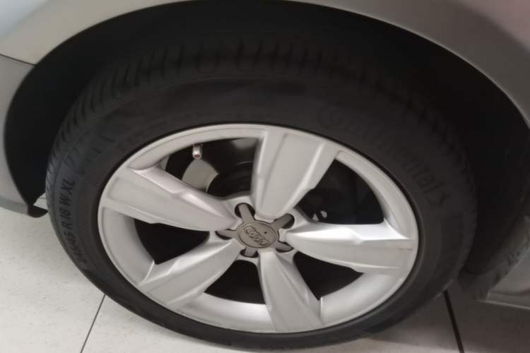 Used Audi A4 2014 40 TFSI allroad quattro plus version Right Rear Wheel Hub